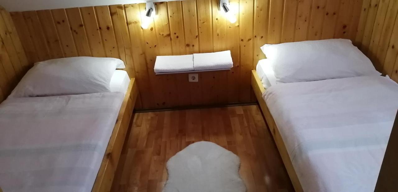 Wooden House Nela Near Plitvice Lakes Смолянац Экстерьер фото