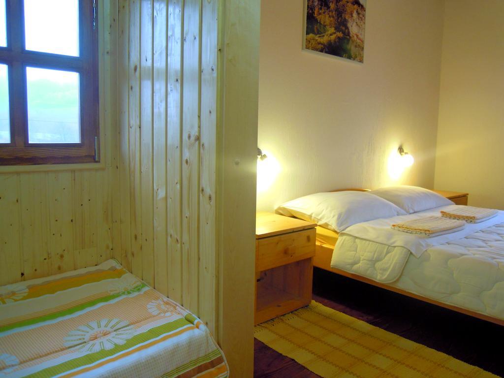 Wooden House Nela Near Plitvice Lakes Смолянац Номер фото
